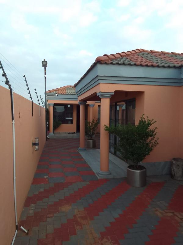 3 Bedroom Property for Sale in Roodekop Gauteng