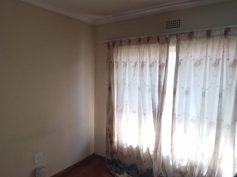 3 Bedroom Property for Sale in Protea North Gauteng