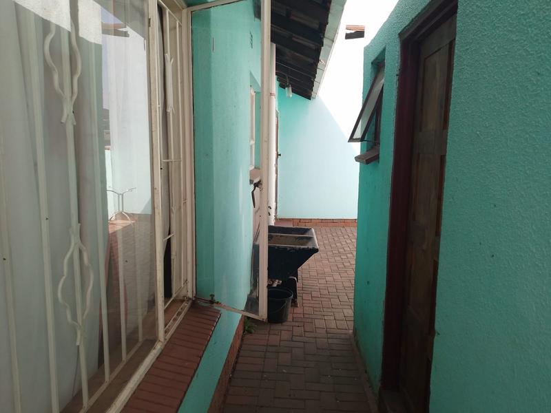 3 Bedroom Property for Sale in Protea North Gauteng