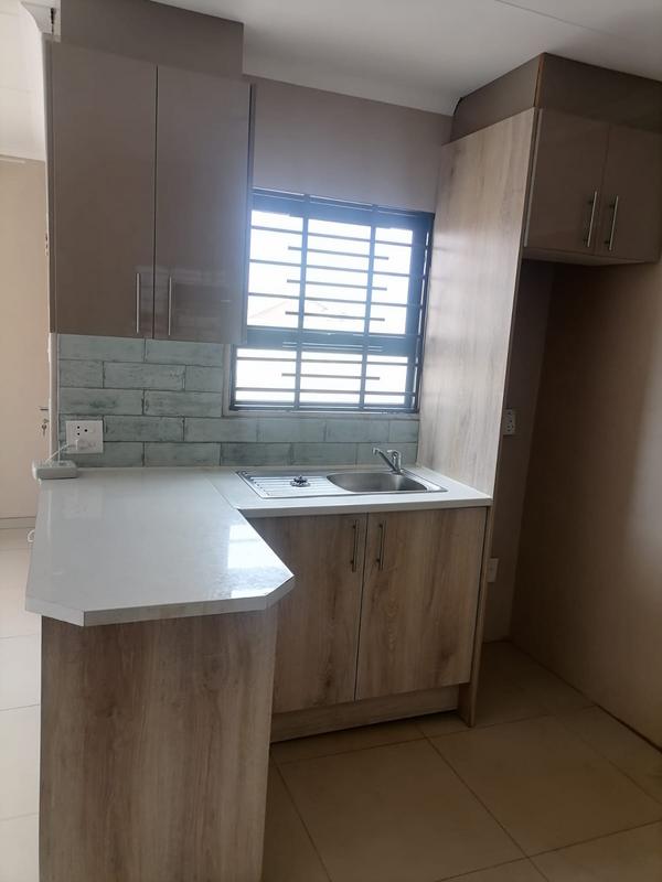 2 Bedroom Property for Sale in Olievenhoutbosch Gauteng