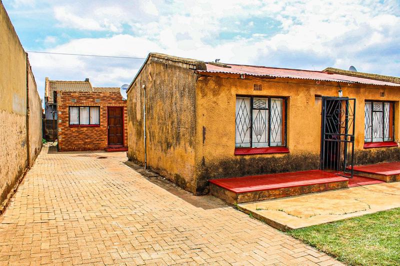 6 Bedroom Property for Sale in Ecaleni Gauteng