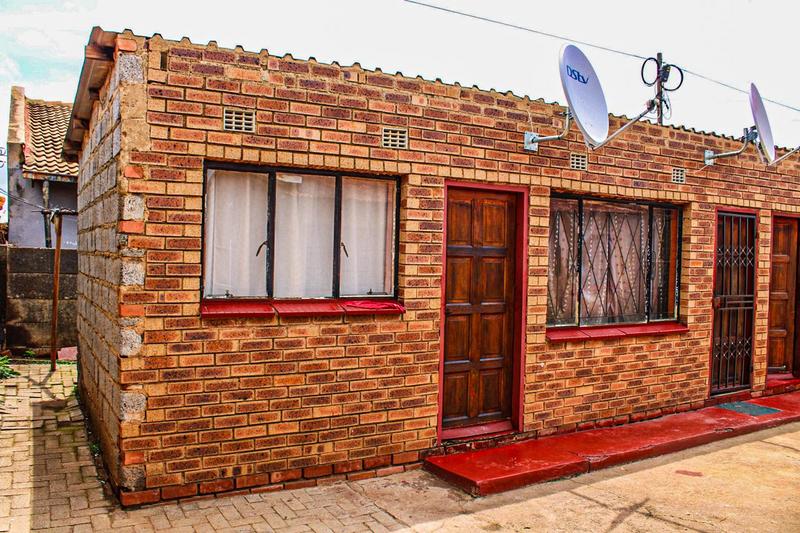 6 Bedroom Property for Sale in Ecaleni Gauteng