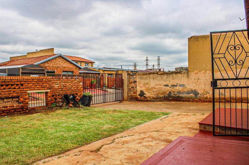 6 Bedroom Property for Sale in Ecaleni Gauteng