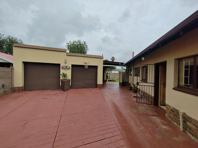 4 Bedroom Property for Sale in Booysens Gauteng