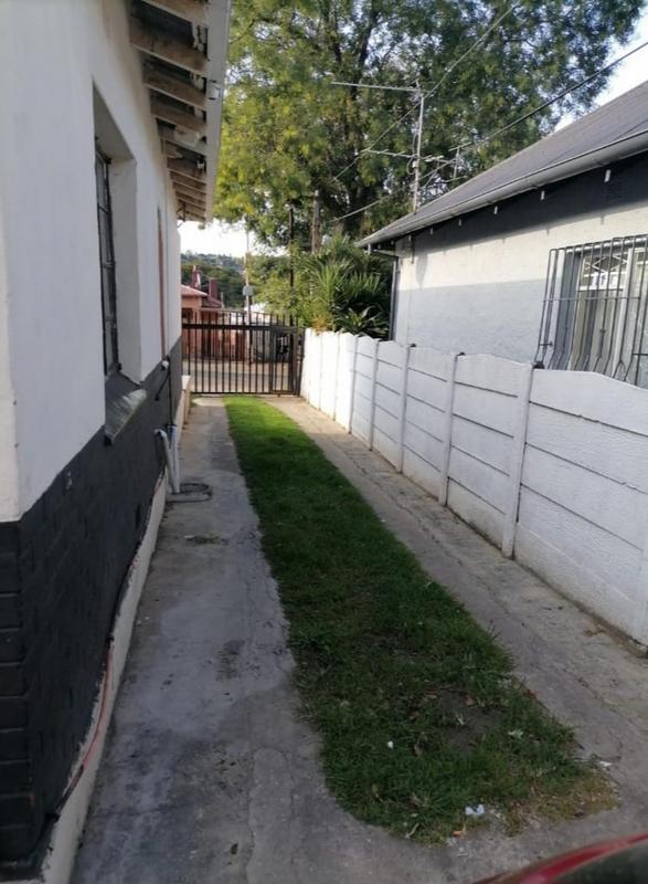 To Let 3 Bedroom Property for Rent in Bezuidenhout Valley Gauteng