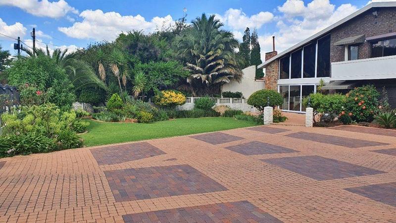 4 Bedroom Property for Sale in Dawnview Gauteng