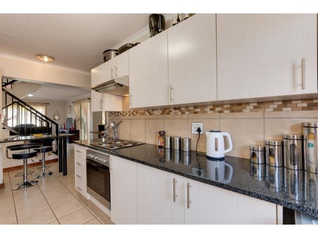 To Let 3 Bedroom Property for Rent in Die Hoewes Gauteng