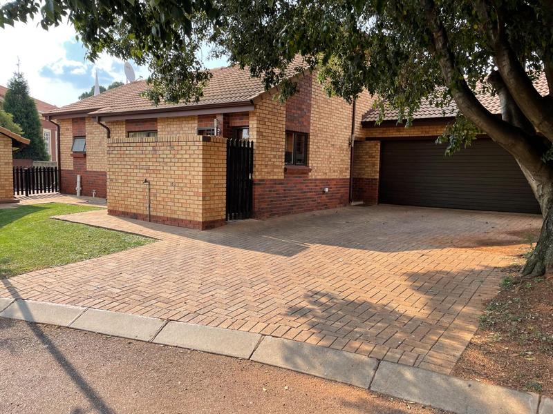 To Let 3 Bedroom Property for Rent in Die Hoewes Gauteng