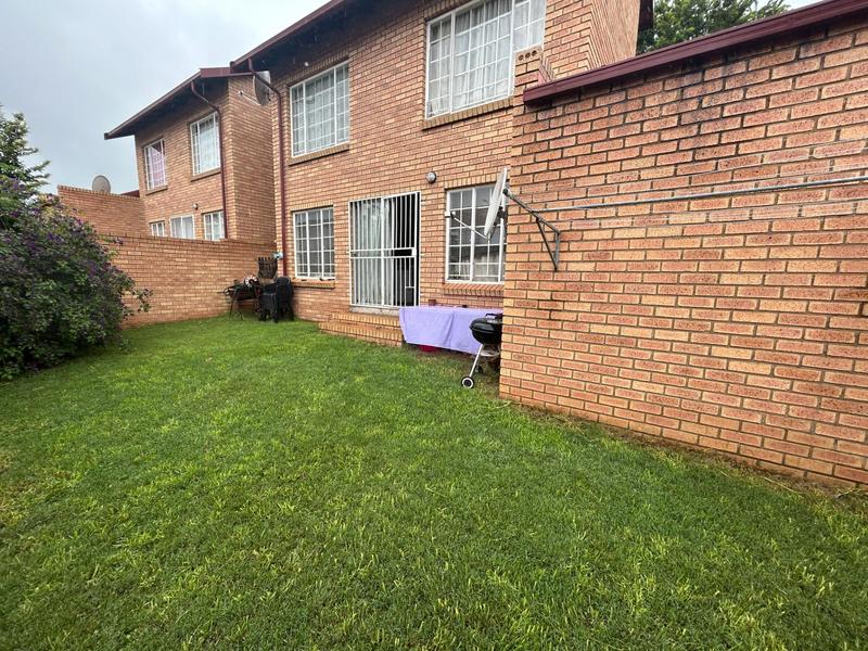 2 Bedroom Property for Sale in The Reeds Gauteng