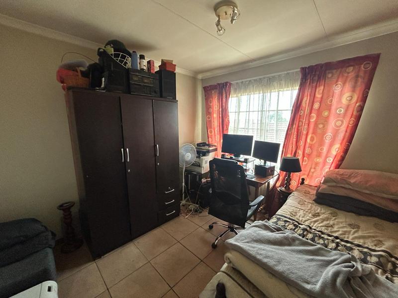 2 Bedroom Property for Sale in The Reeds Gauteng