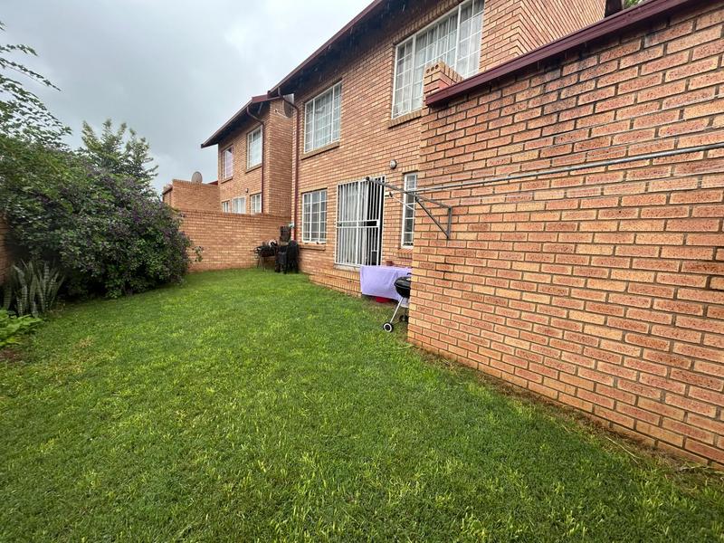 2 Bedroom Property for Sale in The Reeds Gauteng