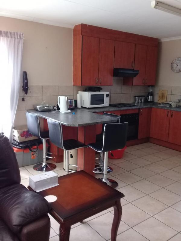 To Let 2 Bedroom Property for Rent in Greenhills Gauteng