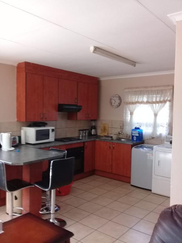 To Let 2 Bedroom Property for Rent in Greenhills Gauteng