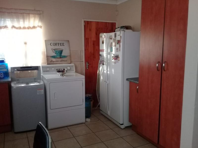 To Let 2 Bedroom Property for Rent in Greenhills Gauteng