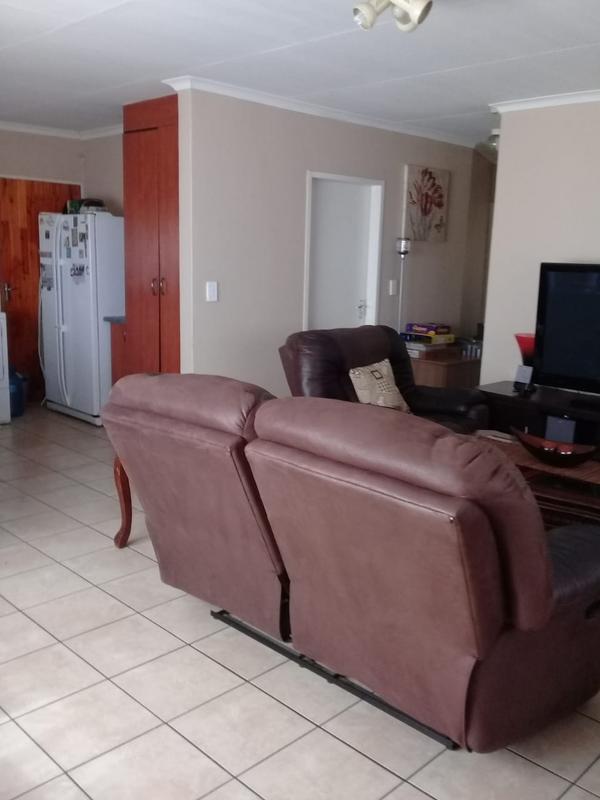 To Let 2 Bedroom Property for Rent in Greenhills Gauteng