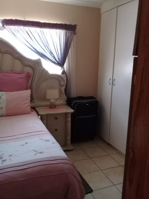 To Let 2 Bedroom Property for Rent in Greenhills Gauteng