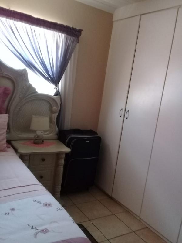 To Let 2 Bedroom Property for Rent in Greenhills Gauteng