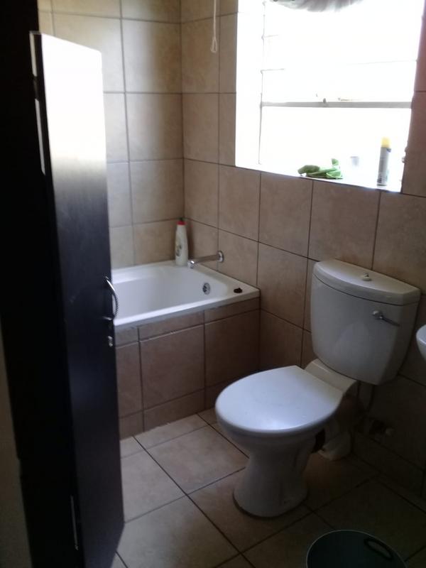 To Let 2 Bedroom Property for Rent in Greenhills Gauteng