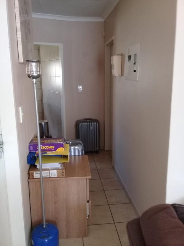 To Let 2 Bedroom Property for Rent in Greenhills Gauteng