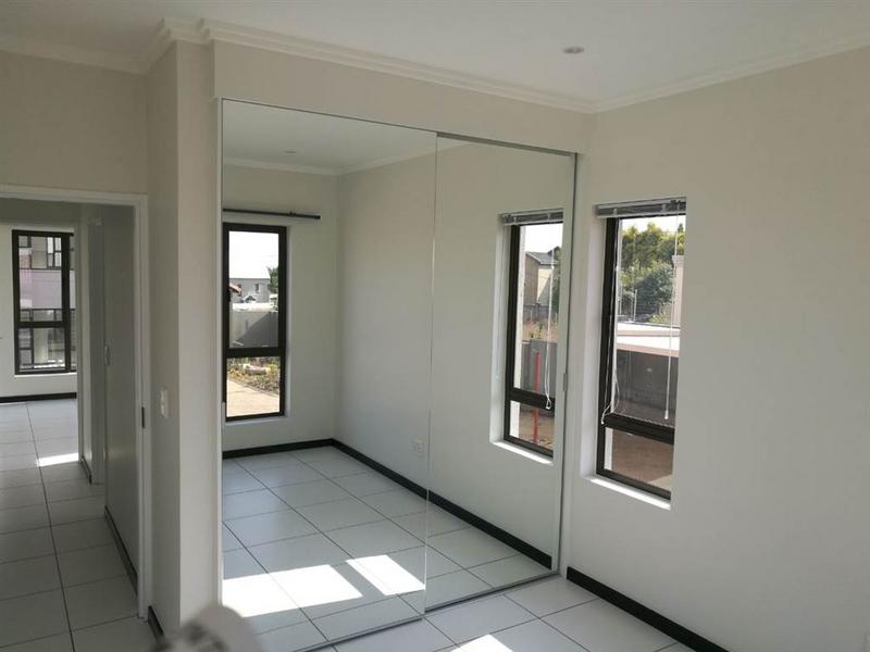 To Let 2 Bedroom Property for Rent in Fourways Gauteng