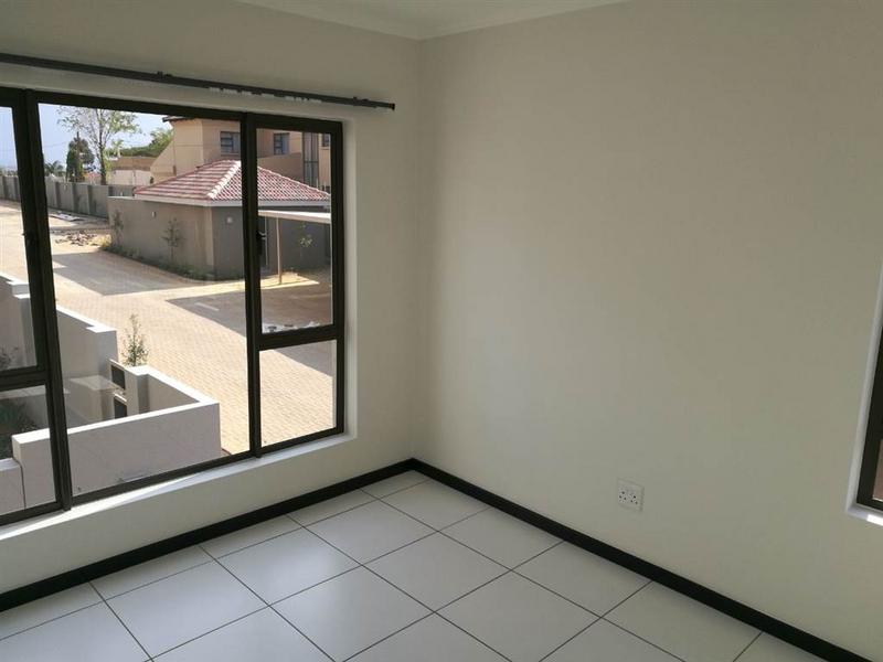 To Let 2 Bedroom Property for Rent in Fourways Gauteng