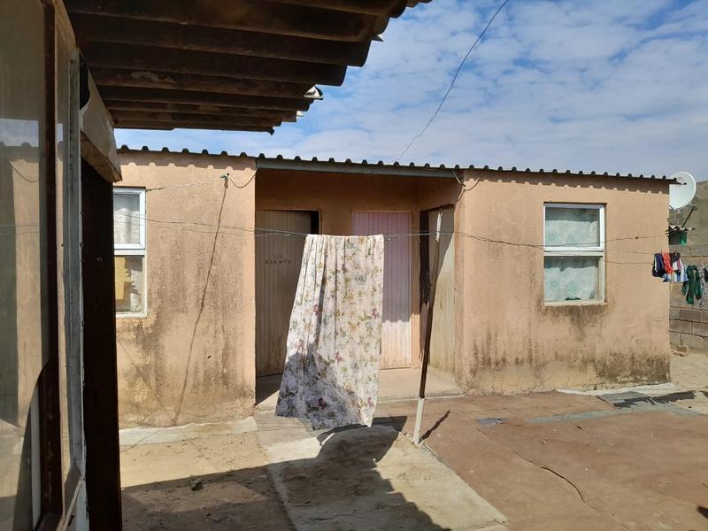 2 Bedroom Property for Sale in Zola Gauteng