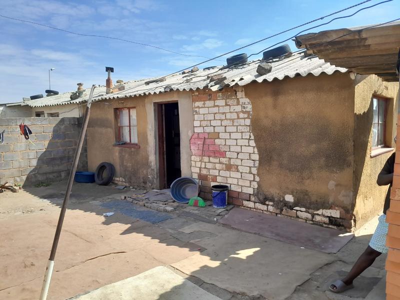 2 Bedroom Property for Sale in Zola Gauteng