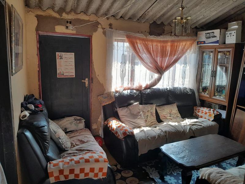 2 Bedroom Property for Sale in Zola Gauteng