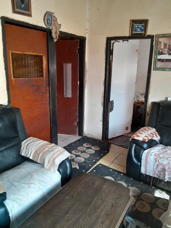 2 Bedroom Property for Sale in Zola Gauteng