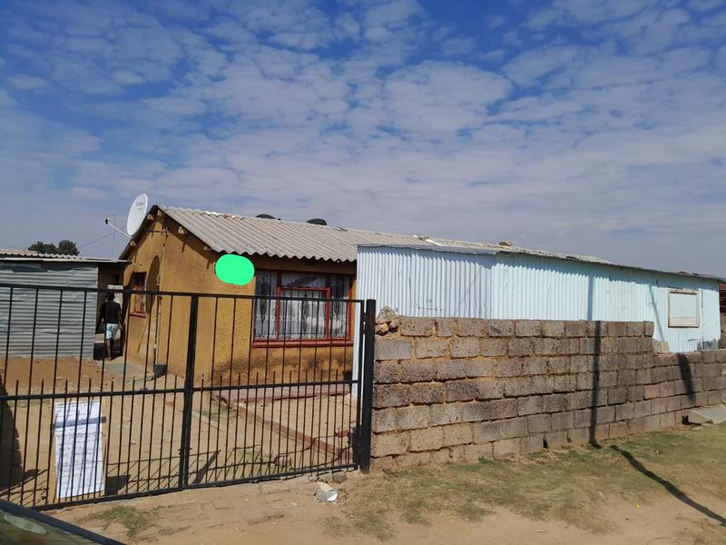 2 Bedroom Property for Sale in Zola Gauteng