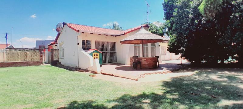 4 Bedroom Property for Sale in Fleurhof Gauteng