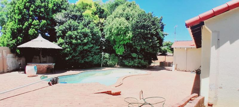 4 Bedroom Property for Sale in Fleurhof Gauteng