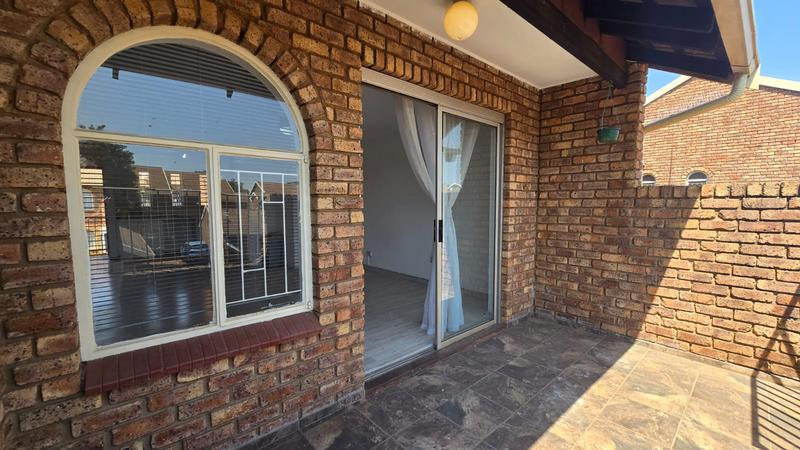 2 Bedroom Property for Sale in Doornpoort Gauteng