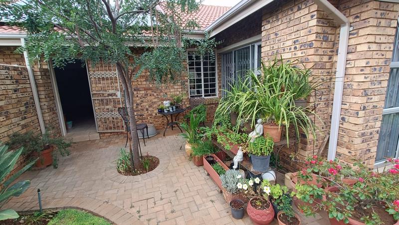 2 Bedroom Property for Sale in Montana Gauteng