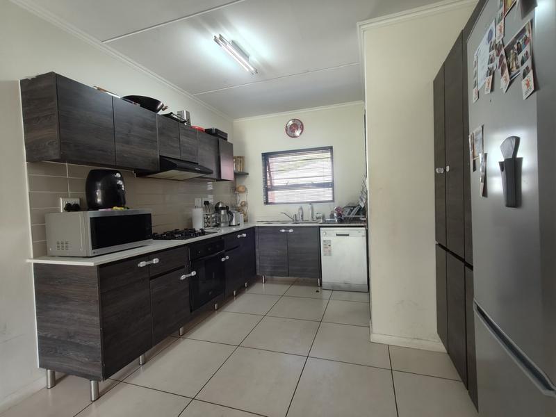 To Let 3 Bedroom Property for Rent in Fourways Gauteng