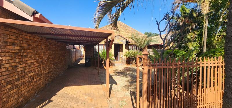 2 Bedroom Property for Sale in Theresa Park Gauteng