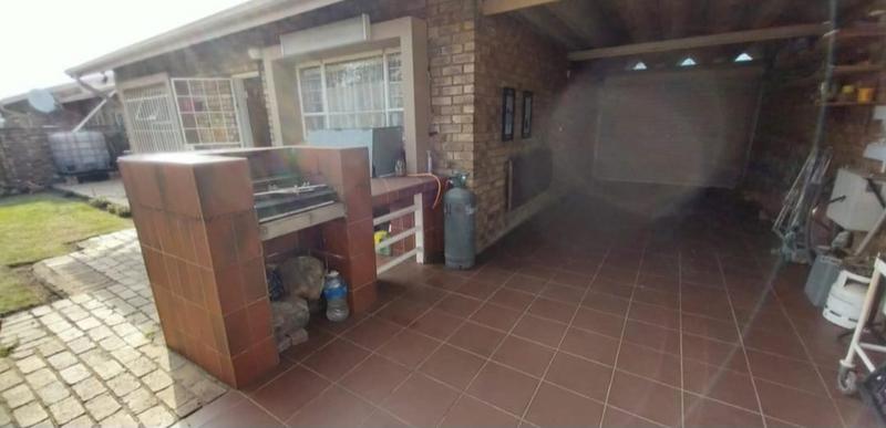 3 Bedroom Property for Sale in Brackendowns Gauteng