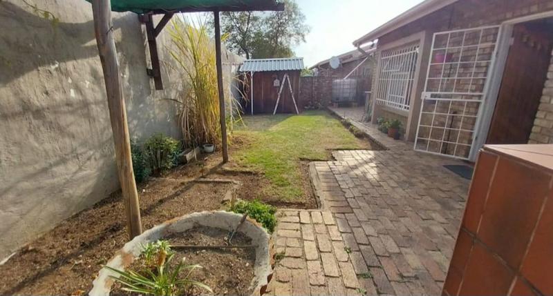 3 Bedroom Property for Sale in Brackendowns Gauteng