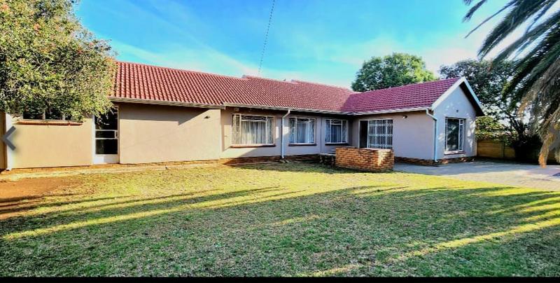 3 Bedroom Property for Sale in Brackendowns Gauteng