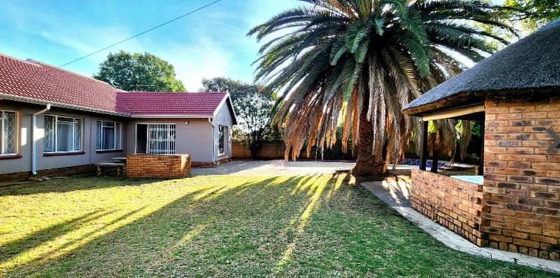 3 Bedroom Property for Sale in Brackendowns Gauteng