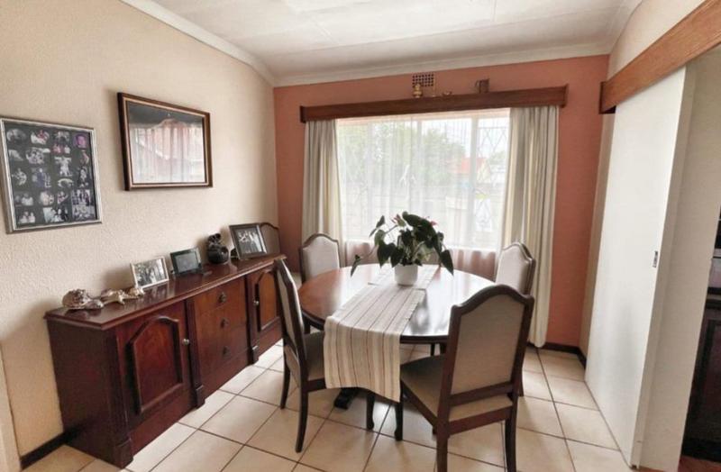 3 Bedroom Property for Sale in Brackendowns Gauteng