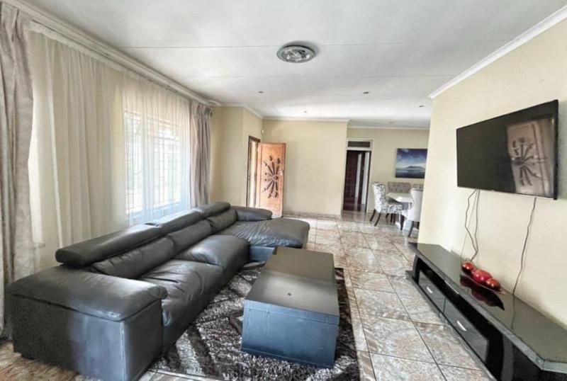 3 Bedroom Property for Sale in Brackendowns Gauteng