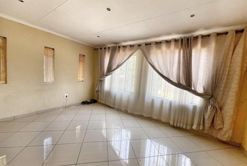 3 Bedroom Property for Sale in Brackendowns Gauteng