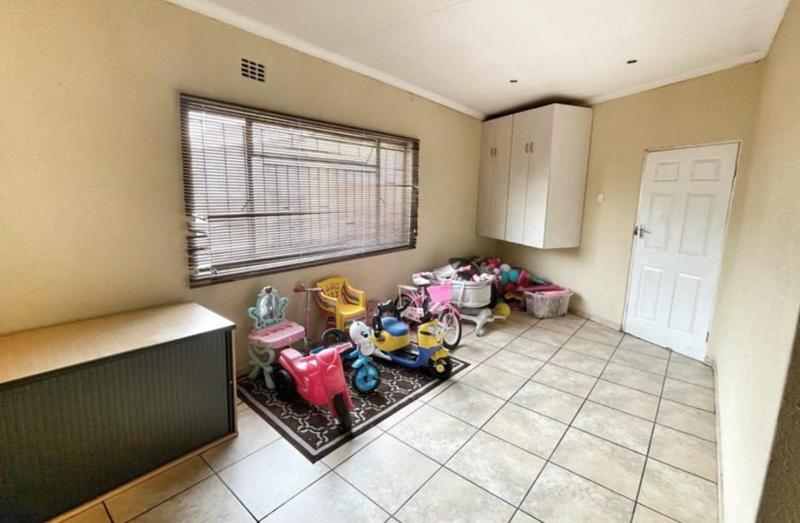 3 Bedroom Property for Sale in Brackendowns Gauteng