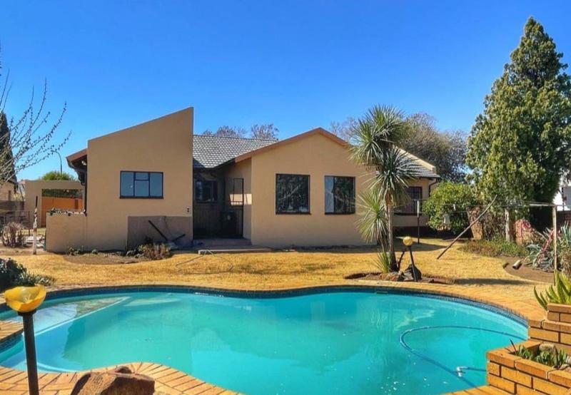 3 Bedroom Property for Sale in Brackendowns Gauteng