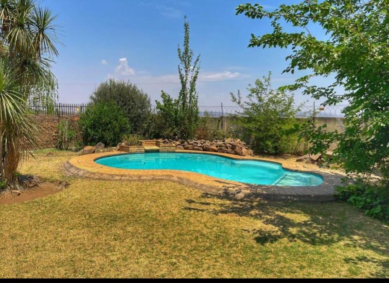 3 Bedroom Property for Sale in Brackendowns Gauteng