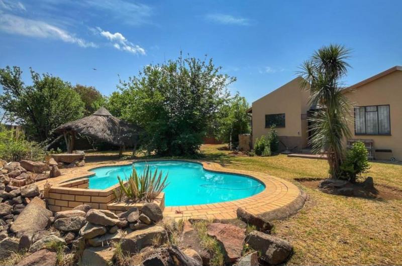 3 Bedroom Property for Sale in Brackendowns Gauteng