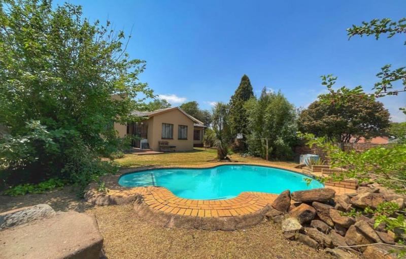 3 Bedroom Property for Sale in Brackendowns Gauteng