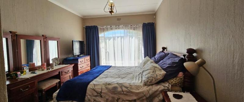 4 Bedroom Property for Sale in Glenvista Gauteng