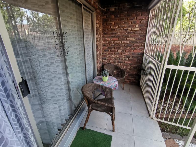 2 Bedroom Property for Sale in Flora Gardens Gauteng